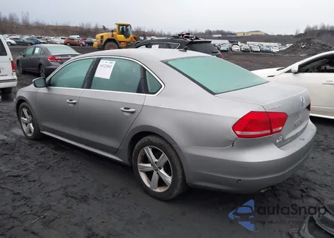 2013 Volkswagen Passat 2.5L Se z USA, uszkodzony, nr VIN 1VWBP7A34DC110198